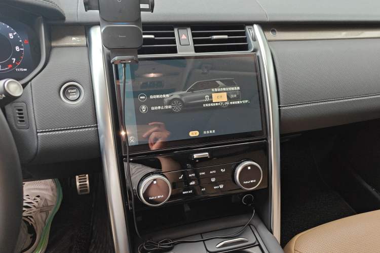 Used Land Rover Discovery 2023 360 PS Metropolitan Edition Audio And AC Panel