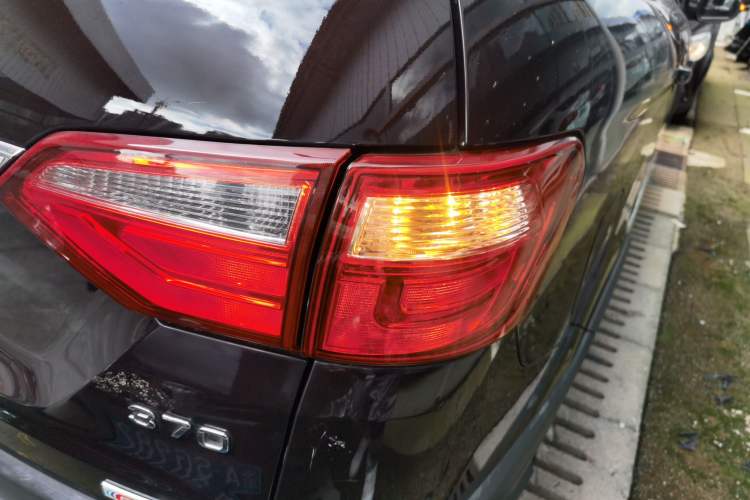 Used Dongfeng Fengon 370 2016 1.5L Manual Elite Travel Edition 7 Seats
