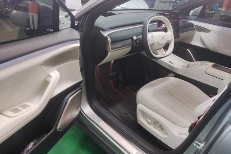 Used ONVO L60 2024 60 kWh Rear-Drive Version