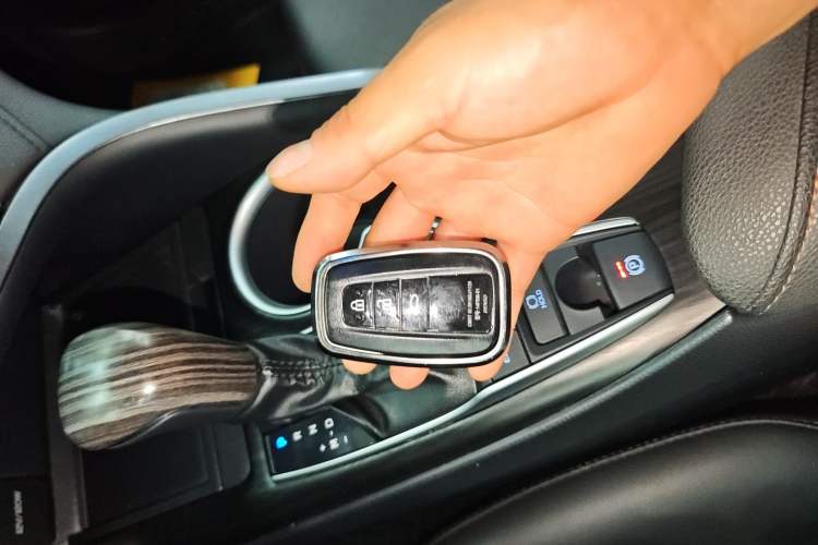 Used Toyota Camry 2023 2.0G Luxury Edition