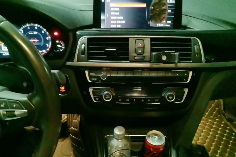 Used BMW 3 Series GT 2019 320i Sport Edition Audio And AC Panel