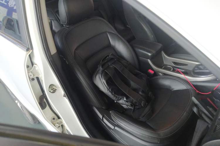 Used Kia Sportage R 2015 2.0L Automatic Two-Wheel Drive DLX Model
