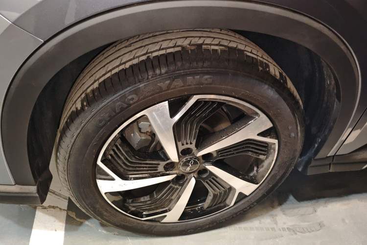 Used BYD Sealion 05 DM-i 2025 DM-i Smart Drive 115KM Flagship Model Left Front Wheel Hub