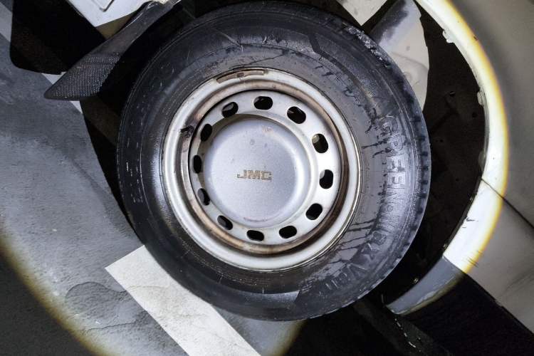 Used JMC Transit 2019 2.8T Commercial Version Short Wheelbase Low Roof 6-Seater China VI Emission Standard JX493