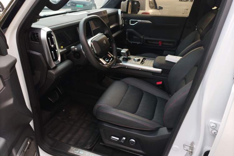 Used JETOUR Traveler 2024 2.0T All-Wheel-Drive Silver Dragon Wings