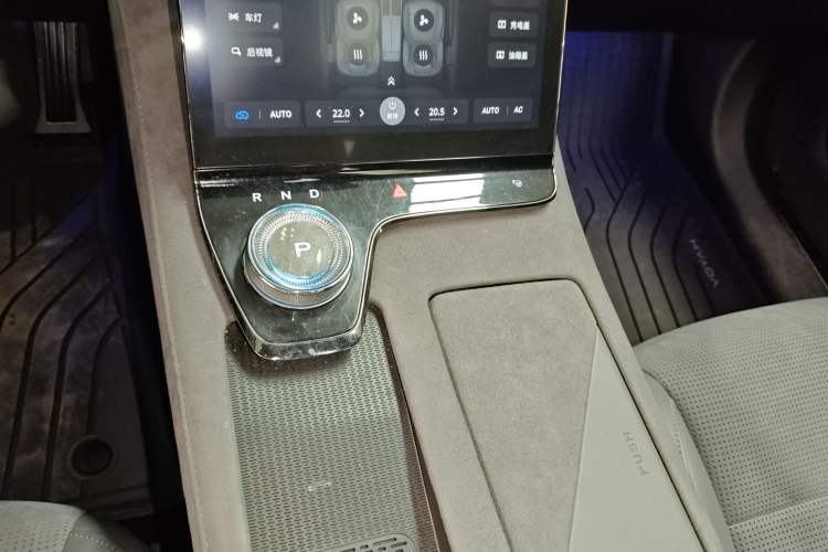 Used VOYAH PASSION 2024 PHEV Four-Wheel Drive Ultra-Long Range Executive Edition Gear Lever