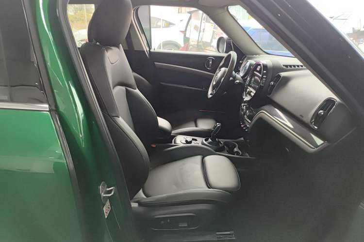 Used MINI Countryman 2019 1.5T COOPER Artist Weekend Travel Edition Right Front Seat