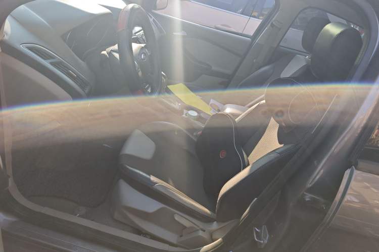 Used Ford Focus 2012 Sedan 1.6L Automatic Fashion Edition