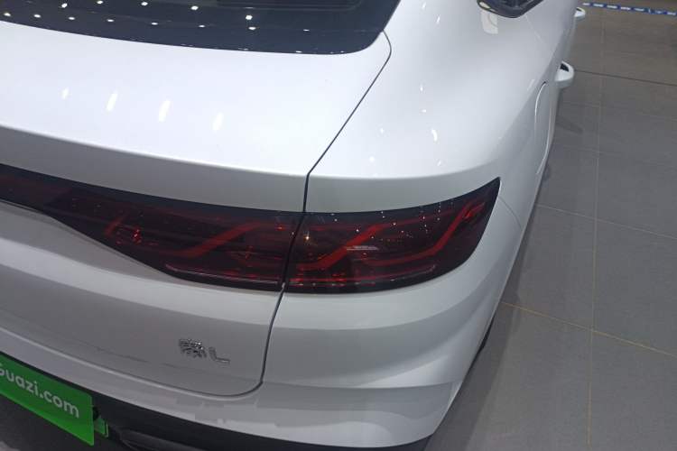 Used BYD Qin L 2024 DM-i 80KM Leading Model Right Rear Taillight