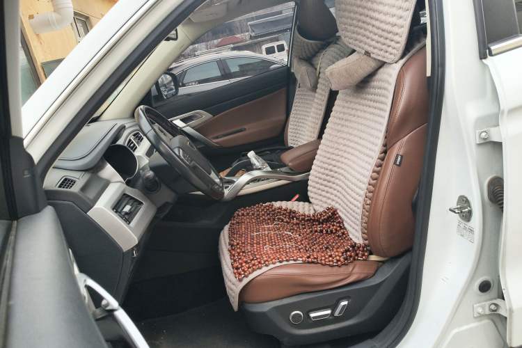 Used Geely Auto Emgrand X7 Sport 2018 1.8TD Automatic Two-Wheel Drive ZhiZun Model with 4G Connectivity