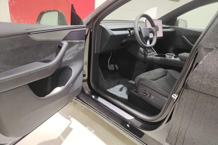 Used Tesla Model Y L 2025 Model Long-Range All-Wheel-Drive Version