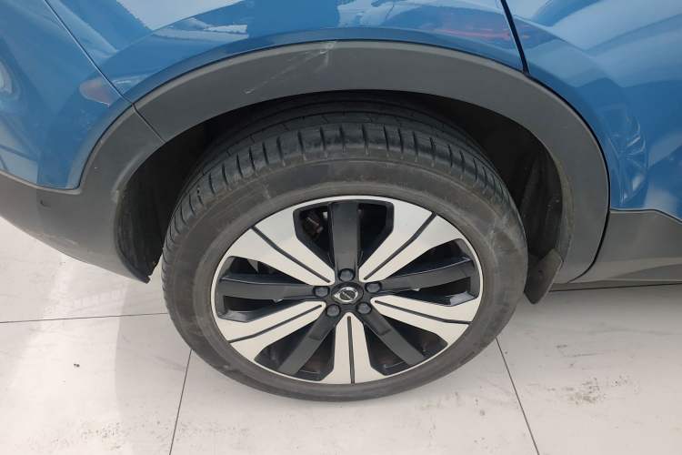 Used Volvo C40 2022 Long-Range PRO Version Right Rear Wheel Hub