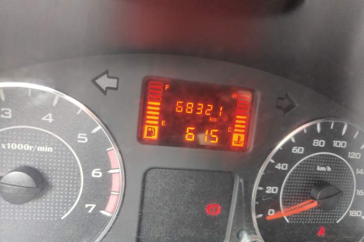 Used Wuling Hongguang V 2019 1.5L Jingqu Version China VI LAR Odometer Close Up