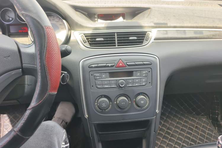 Used Peugeot 308 2014 Enjoy Edition Classic 1.6L Manual YouShang Model Audio And AC Panel