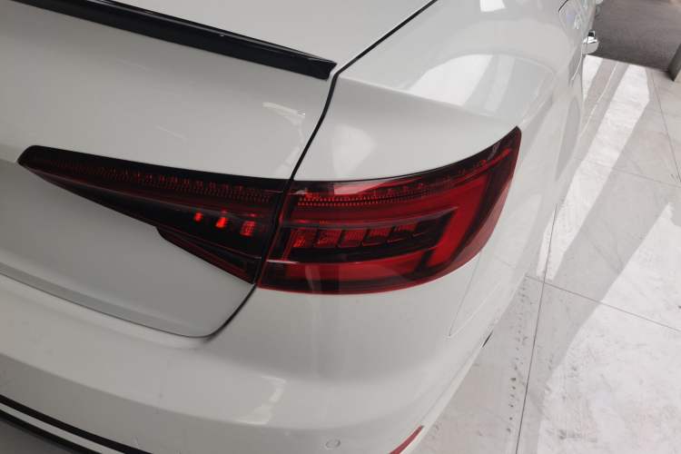 Used Audi A4L 2019 40 TFSI Fashion Edition China VI Emission Standard Right Rear Taillight