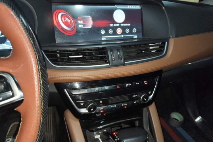 Used BORGWARD BX7 2016 28T Four-Wheel Drive Flagship Version 5 Seats Audio And AC Panel