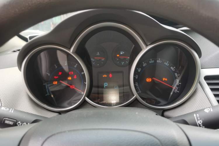 Used Chevrolet Cruze 2013 1.8L SE AT Instrument Cluster