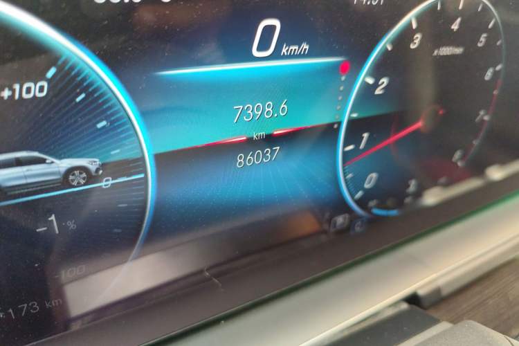 Used Mercedes-Benz GLE 2020 Restyled GLE 350 4MATIC Fashion Edition Odometer Close Up