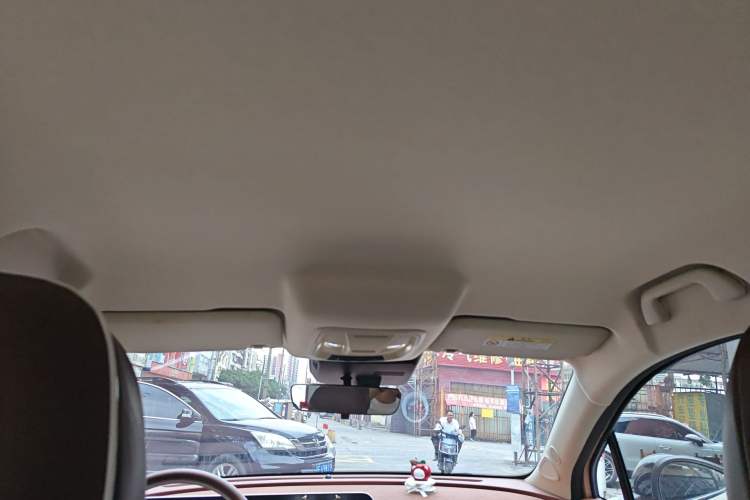 Used ORA Good Cat 2022 Morandi Edition 400km Standard Range Luxury Version Lithium-Ion Battery Headliner