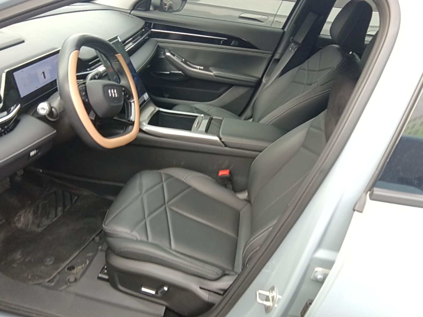 Geely Galaxy L6 2024 125km PLUS Dragon Edition — снимка 17