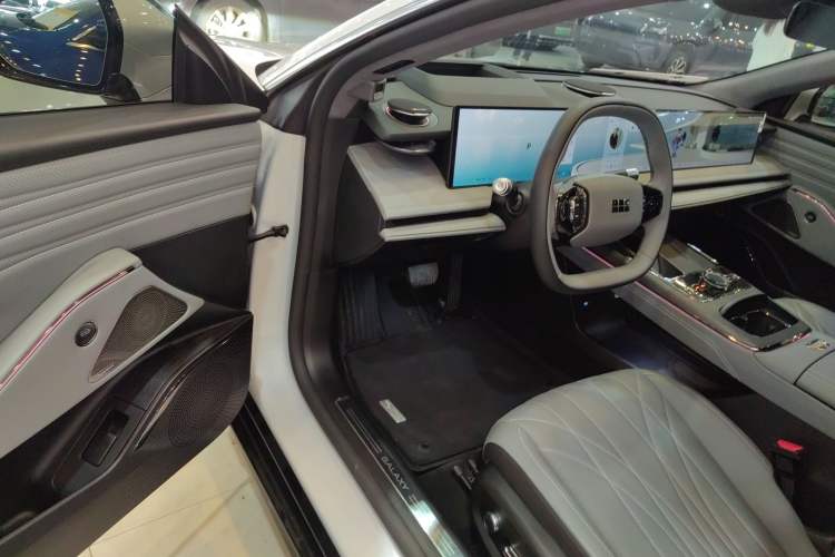 Used Geely Galaxy E8 2025 700 km Long-Range Intelligent Driving Version
