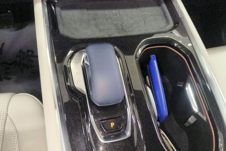 Used Zeekr 009 2024 Six-Seat Executive Version 4WD 108 kWh