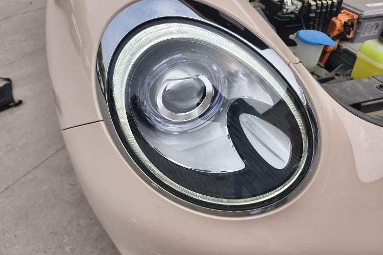 Used ORA Good Cat 2022 Morandi Edition 400km Standard Range Premium Version Lithium Iron Phosphate Right Front Headlight