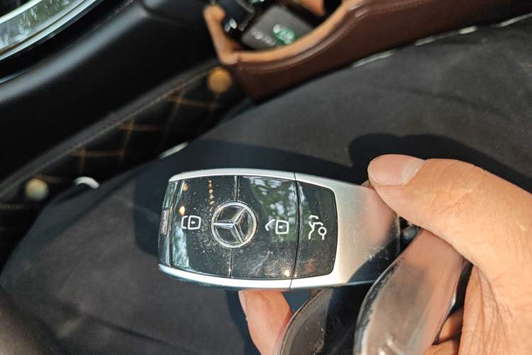 Used Mercedes-Benz C-Class 2017 Facelift C 200 L Sport Edition Vehicle Key