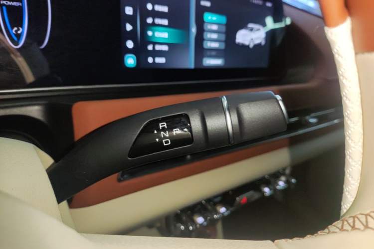 Used ORA Good Cat 2023 401 km Standard Range Luxury Version Lithium Iron Phosphate