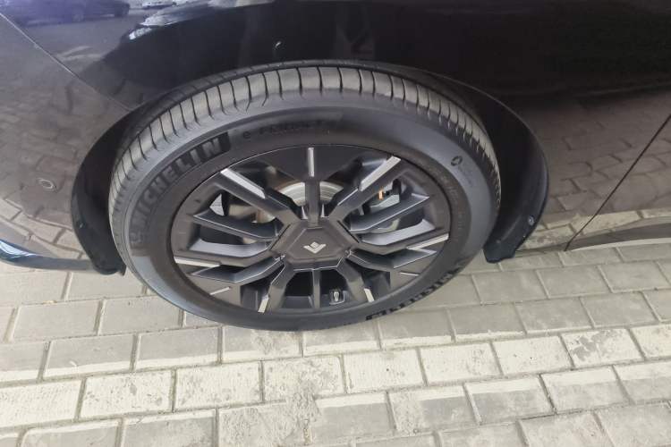 Used Hyptec HT 2025 825 Max Left Front Wheel Hub