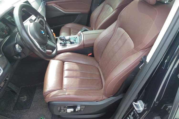 Used BMW X5 2019 xDrive40i Luxury Model with M Sport Package Left Front Seat