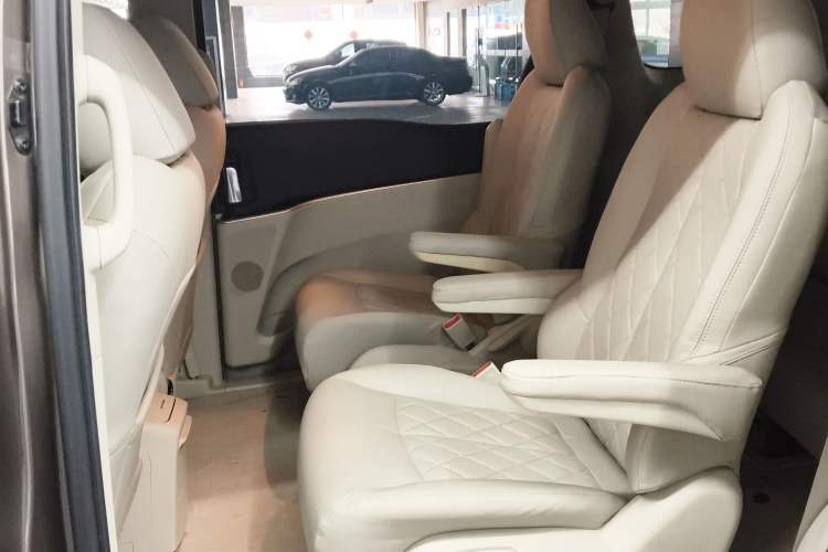 Used Buick GL8 2022 Land Cruiser Executive Class 652T Comfort Model
