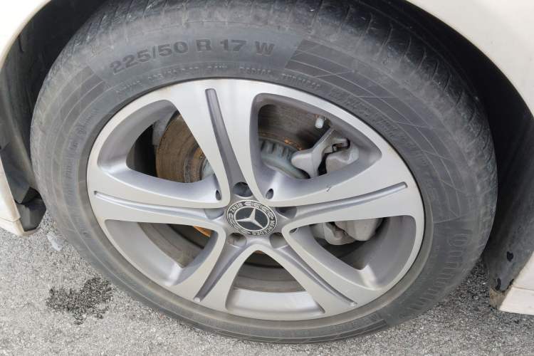 Used Mercedes-Benz C-Class 2020 Restyled C 260 L Sport Edition Left Front Wheel Hub