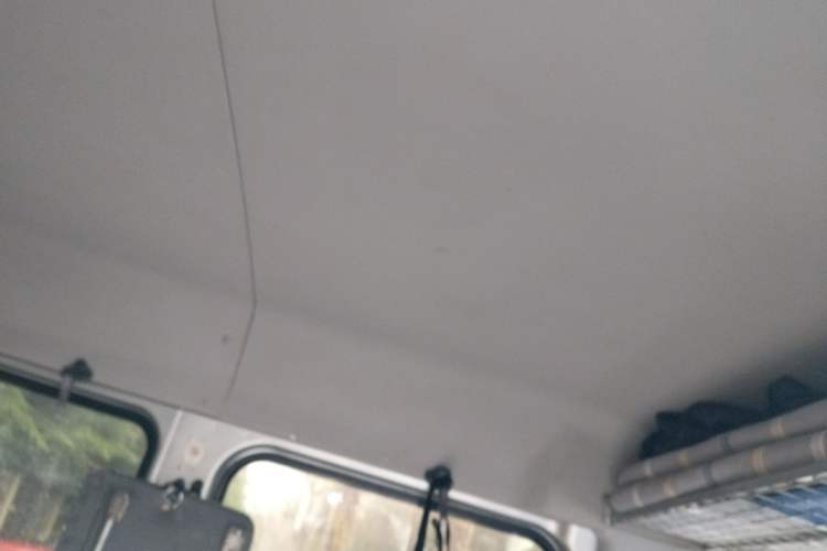 Used Dongfeng Yufeng 2021 2.3T Power King Front-Drive Logistics Van Long Wheelbase Mid-Roof 6–9 Seats China VI Standard M9T Headliner