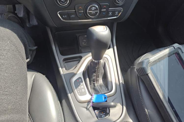 Used Jeep Cherokee 2016 2.0L Superior Edition
