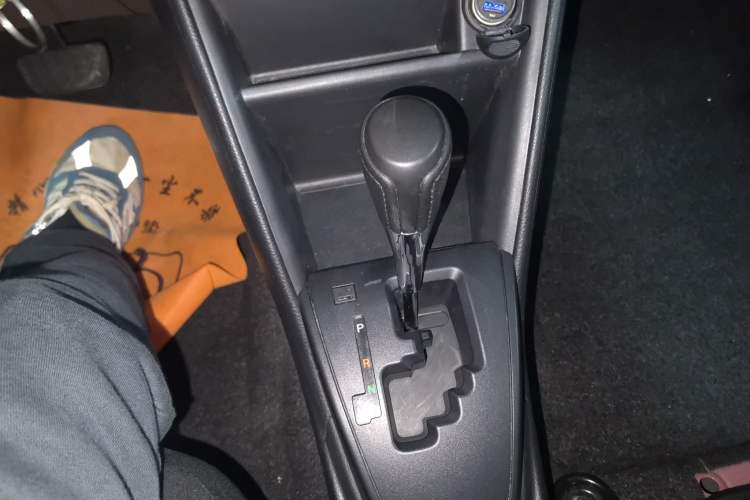 Used Toyota YARiS L Zhi Xuan 2016 Revised 1.5E CVT Charming Edition Gear Lever