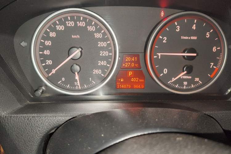 Used BMW X5 2011 xDrive35i Leading Model Odometer Close Up