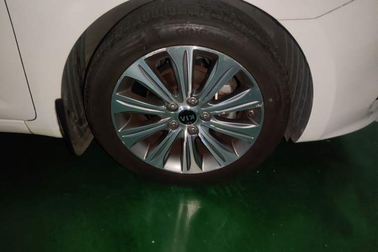 Used Kia K4 2014 1.8L Automatic DLX Right Front Wheel Hub