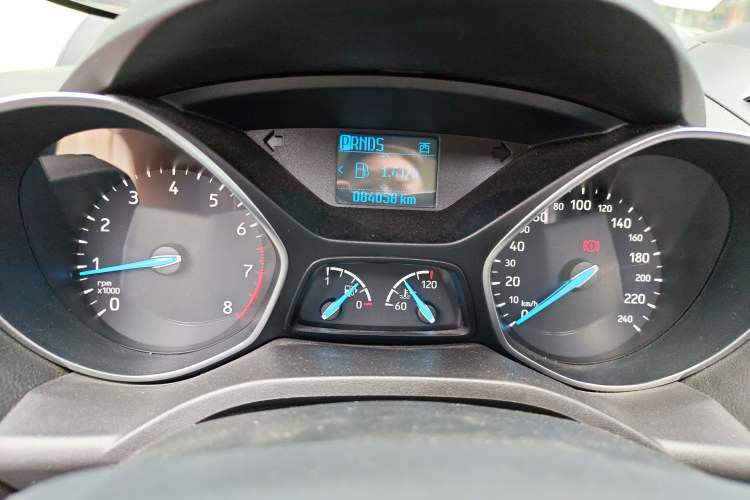 Used Ford Kuga 2018 Facelifted EcoBoost 180 Two-Wheel-Drive Platinum Wing Edition Odometer Close Up