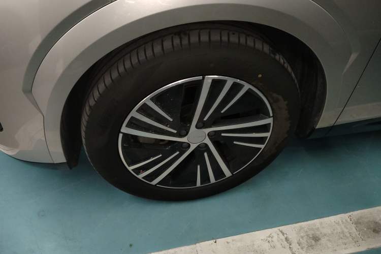 Used Lynk & Co 08 EM-P 2023 120km Long-Range Halo Exterior 7