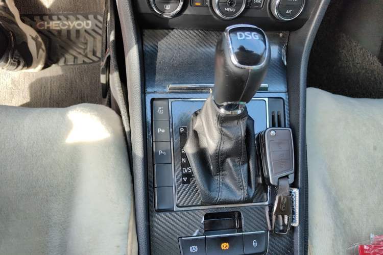 Used Skoda Superb 2016 TSI330 DSG Smart Drive Edition Gear Lever