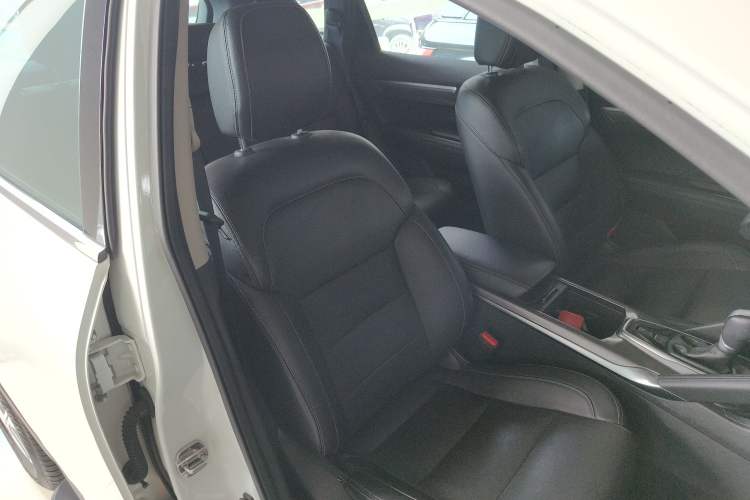 Used Renault Koleos 2017 2.5L Two-Wheel Drive Prestige Edition Right Front Seat