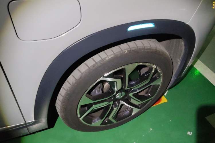 Used Nio ES8 2022 100 kWh Six-Seater Version Right Front Wheel Hub
