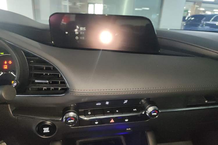 Used Mazda 3 Axela 2021 2.0L Automatic Zhi Rui Edition Audio And AC Panel