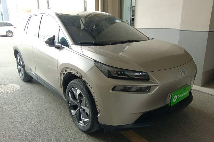 Used AION V 2024 Plus 70 Tech Edition Lithium Iron Phosphate Front Right 45 Deg