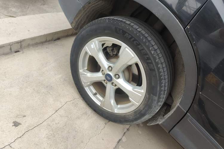 Used Ford Kuga 2017 EcoBoost 180 Two-Wheel-Drive Tiger Leap Model
