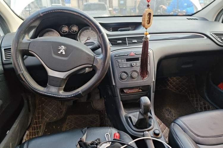 Used Peugeot 308 2014 Enjoy Edition Classic 1.6L Manual YouShang CNG Model Center Console