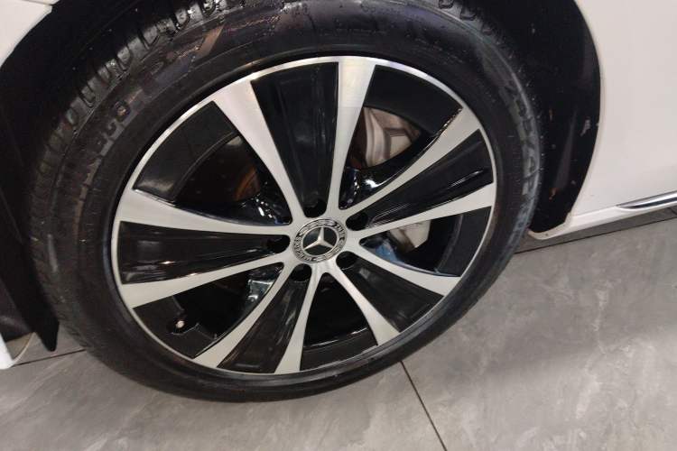 Used Mercedes-Benz E-Class New Energy 2022 Restyled E 350 e L Plug-in Hybrid Sedan Exterior 4