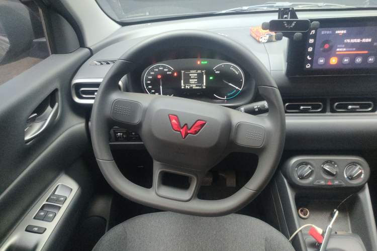 Used Wuling Hongguang New Energy 2025 Extended-Range Hybrid 50KM Comfort Version
