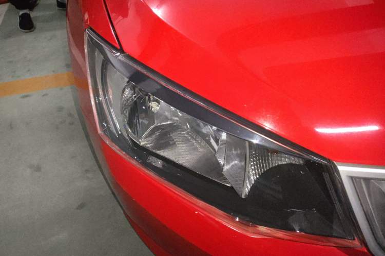 Used Skoda Fabia 2015 1.4L Automatic Front-Drive Model Right Front Headlight